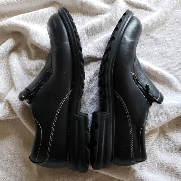 UGG Black Flats with Cozy Furry Lining - Picture 8 of 11